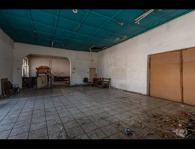 725M² BUILDING FOR SALE IN SPRINGS CENTRAL